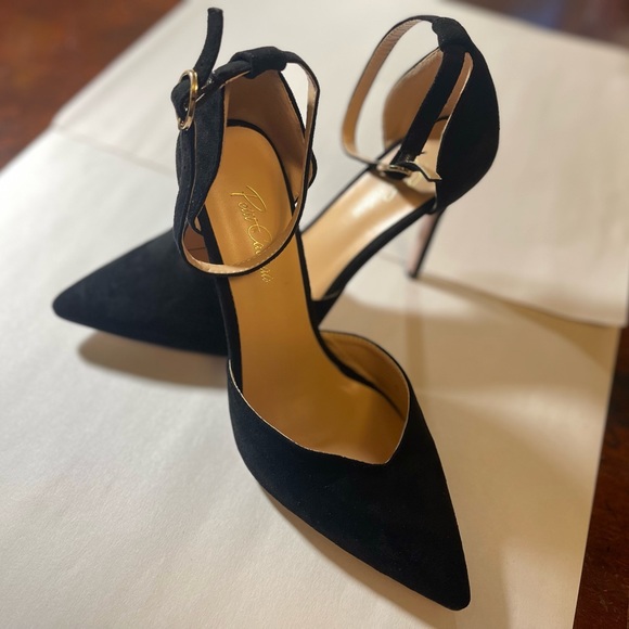 Petit Cadeau Carolyn - 4" High Heels with ankle straps. Suede Black Size 9 - Picture 6 of 6
